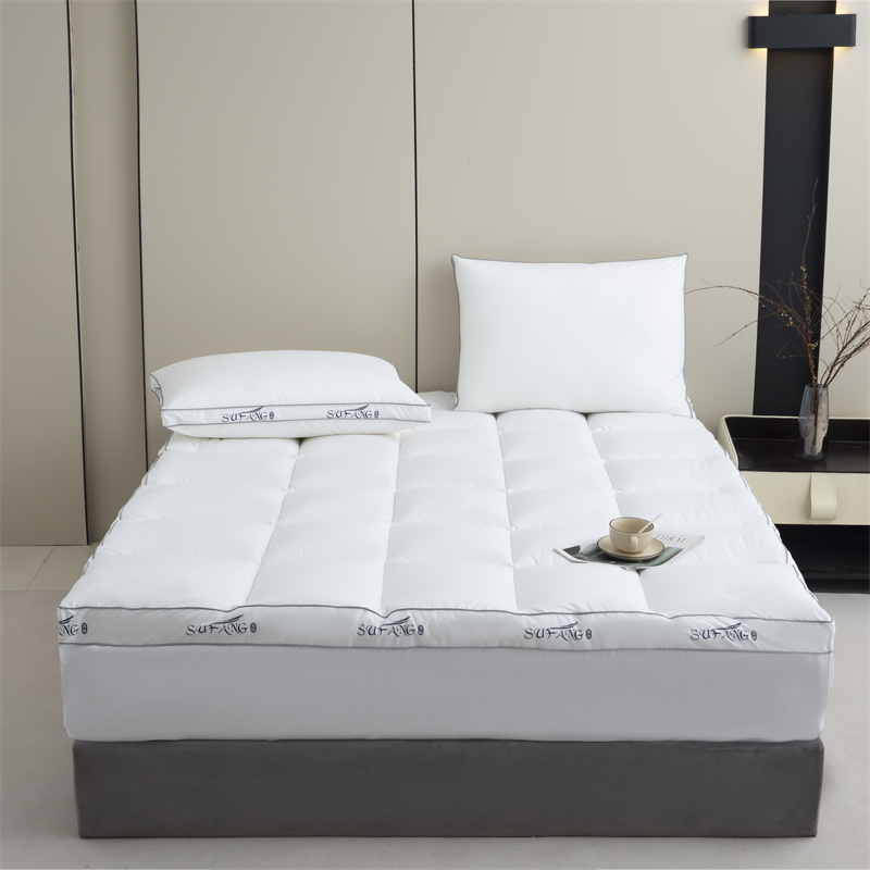 Tilpasset tryklogo mikrofiberfyldning 40'er duntæt stof med rørmadras topper