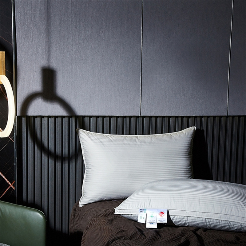 Andedun tre lags fyldepude satin stribe pude Andedun tre lags fyldepude satin stribe pude