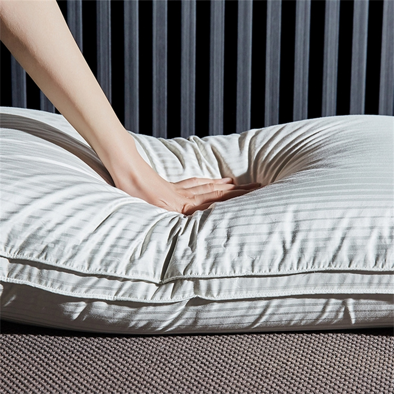 Andedun tre lags fyldepude satin stribe pude Andedun tre lags fyldepude satin stribe pude